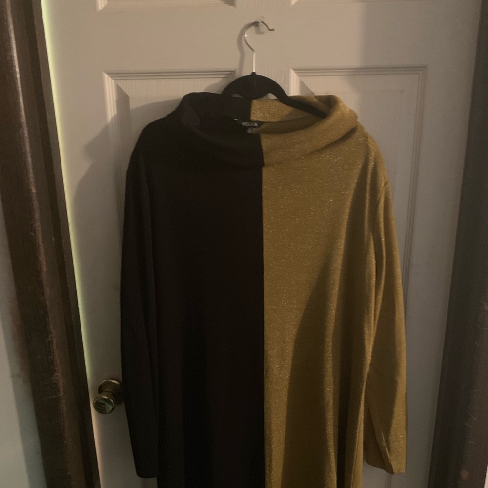 Very fashionable Mistook long sleeve knit dress.